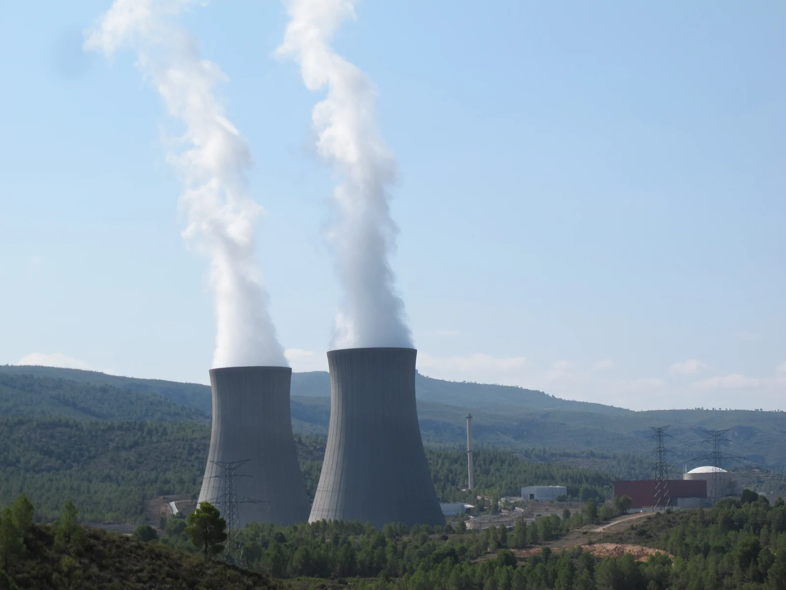 Torres de refrigeración de la central nuclear de Cofrentes